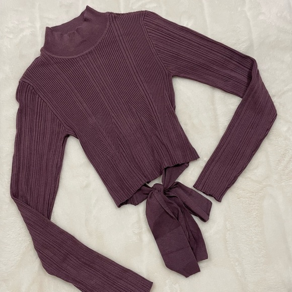 Open Back TurtleNeck - Picture 7 of 10